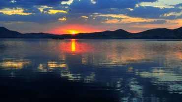 Hazar Gölü - Hazar Baba Dağı