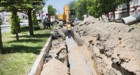 ŞEHİT KORGENERAL HULUSİ SAYIN CADDESİ'NDE YAĞMUR SUYU HATTI ÇALIŞMASI