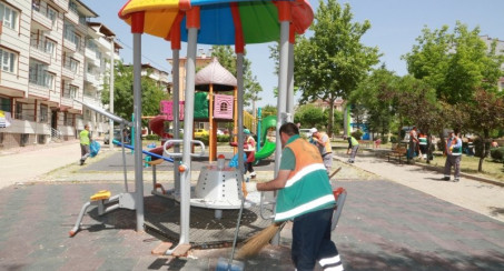 BELEDİYEDEN ŞEHİR GENELİNDE BAYRAM TEMİZLİĞİ