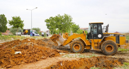 ELAZIĞ BELEDİYESİ VETERİNER EKİPLERİ İLAÇLAMA ÇALIŞMALARINI SÜRDÜRÜYOR