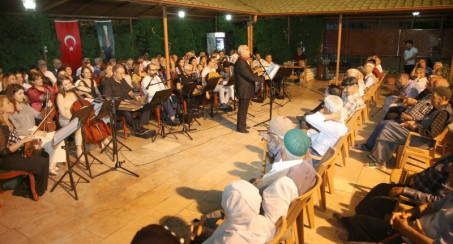 HUZUREVİ SAKİNLERİNE MUHTEŞEM KONSER
