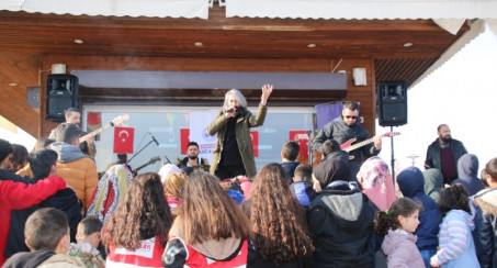 DEPREMZEDE ÇOCUKLARA MORAL KONSERİ