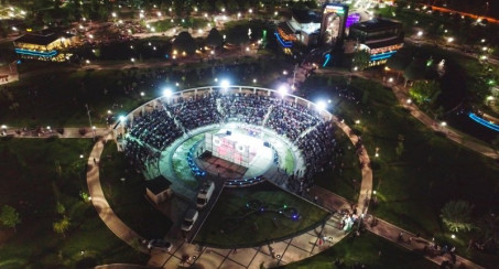 SANATÇI AYGÜN ÇAM YAZ ŞENLİKLERİNDE SAHNE ALDI