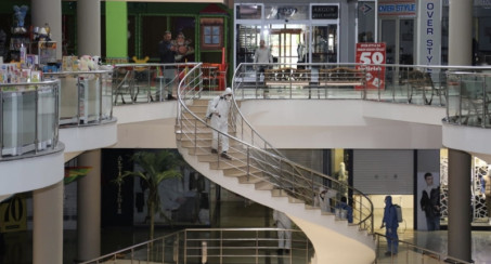 ELAZIĞ BELEDİYESİ'NDEN AÇILIŞ İÇİN HAZIRLANAN AVM'LERDE DEZENFEKSİYON ÇALIŞMASI