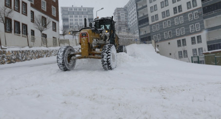 ELAZIĞ BELEDİYESİ EKİPLERİNİN KARLA MÜCADELESİ GECE BOYU DEVAM ETTİ
