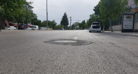 RÖGAR KAPAKLARI YOL SEVİYESİNE GETİRİLİYOR