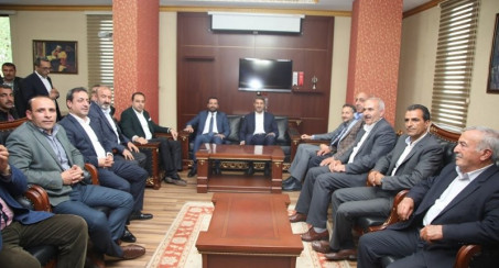 BAŞKAN ŞERİFOĞULLARI KARAKOÇANLILARLA BULUŞTU