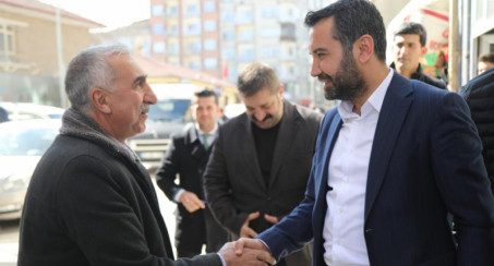 BAŞKAN ŞERİFOĞULLARI ÇARŞI MAHALLESİ'NDE VATANDAŞLARLA BİR ARAYA GELDİ