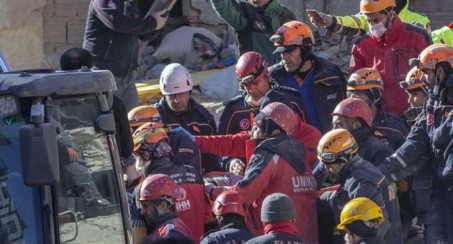 ELAZIĞ BELEDİYESİ, FELAKETİN YARALARINI SARMAK İÇİN ÇALIŞMALARINI SÜRDÜRÜYOR