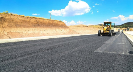 ŞEHİR HASTANESİ BAĞLANTI YOLLARI ASFALTLANIYOR