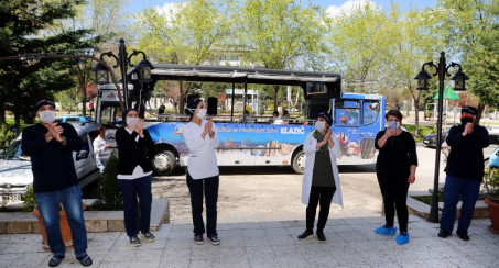 ELAZIĞ BELEDİYESİ'NDEN HUZUREVİ SAKİNLERİNE MORAL KONSERİ