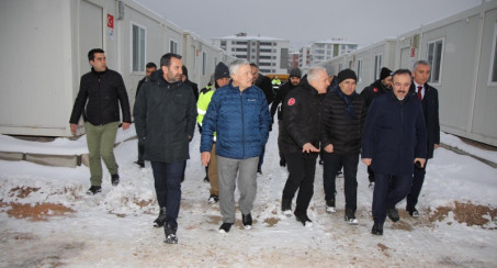 BAŞKAN ŞERİFOĞULLARI ÇADIR KENTLERDE VATANDAŞLARI ZİYARET ETTİ