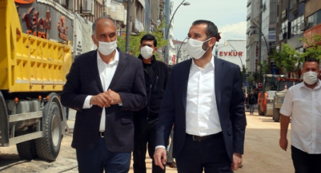 BAŞKAN ŞERİFOĞULLARI, GAZİ VE VALİ FAHRİBEY CADDELERİ'NDE İNCELEMELERDE BULUNDU