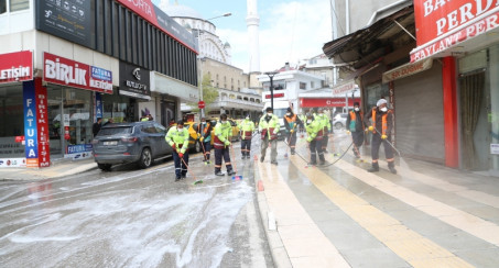 ELAZIĞ BELEDİYESİ HİJYEN VE DEZENFEKTE ÇALIŞMALARINI SÜRDÜRÜYOR