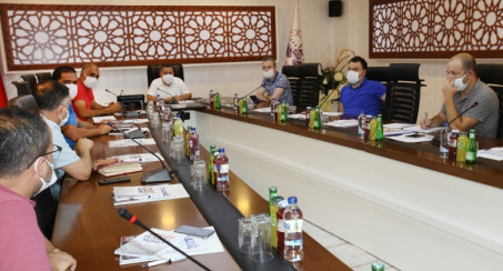 DEPREMZEDELERE YÖNELİK İNŞA EDİLEN KONUTLARIN ALTYAPI ÇALIŞMALARI MASAYA YATIRILDI