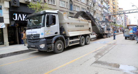 GAZİ CADDESİ YENİLENİYOR