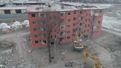 KARŞIYAKA KENTSEL DÖNÜŞÜM ALANINDA YIKIM BAŞLADI