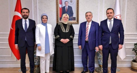 BAŞKAN ŞERİFOĞULLARI BAKAN SELÇUK İLE GÖRÜŞTÜ