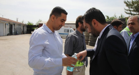 BAŞKAN ŞERİFOĞULLARI BELEDİYE BİRİMLERİNİ GEZEREK PERSONELLE BAYRAMLAŞTI