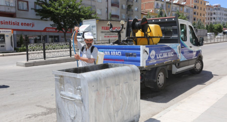 Elazığ Belediyesi Bayram Sonrası Temizlik ve İlaçlama Çalışması Gerçekleştirdi