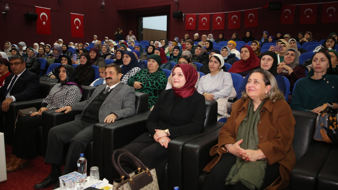 AHISKA TÜRKLERİNİN GELENEK VE GÖRENEKLERİ ANLATILDI
