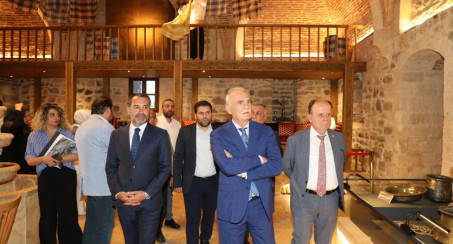 AK PARTİ GENEL BAŞKAN YARDIMCISI YILMAZ, ELAZIĞ BELEDİYESİ'Nİ ZİYARET ETTİ