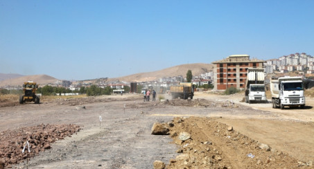 ATAŞEHİR-HİCRET VE AKSARAY MAHALLESİ BAĞLANTI YOLU ÇALIŞMALARI DEVAM EDİYOR