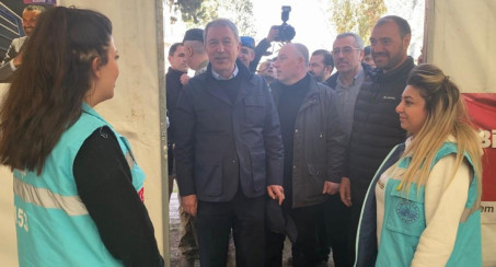 Bakan Akar, Elazığ Belediyesi Psikososyal Destek Çadırını Ziyaret Etti