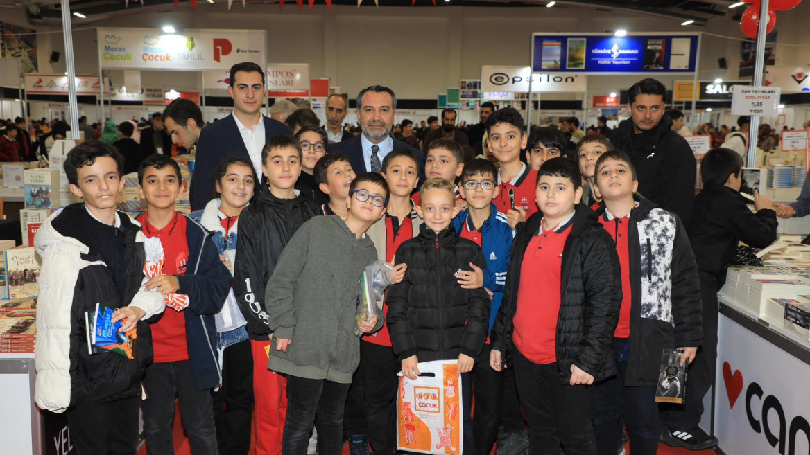 Başkan Şerifoğulları, 6. Kitap Fuarı'nı Ziyaret Etti