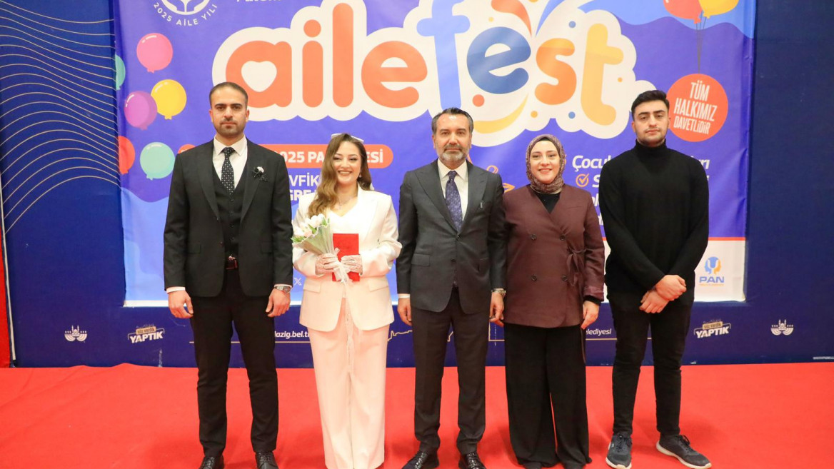 Başkan Şerifoğulları, AileFest'te Ailelerle Buluştu Genç Çiftin Nikahını Kıydı