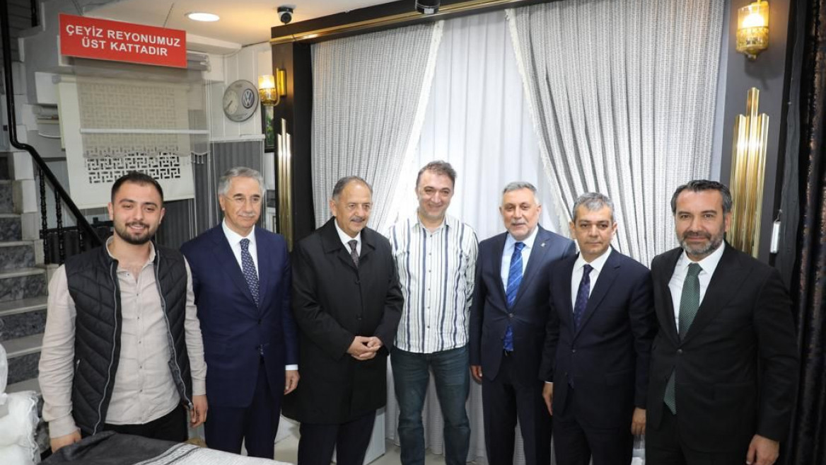 BAŞKAN ŞERİFOĞULLARI, AK PARTİ GENEL BAŞKAN YARDIMCISI ÖZHASEKİ İLE BİRLİKTE ESNAF VE VATANDAŞLARI ZİYARET ETTİ