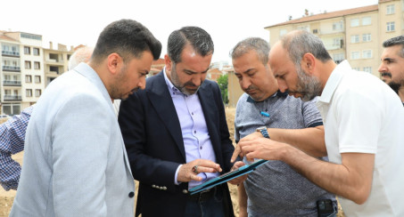 Başkan Şerifoğulları Akpınar Mahallesi Yeni Yaşam Alanı'nda İncelemelerde Bulundu