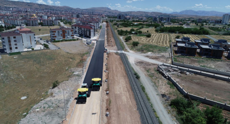 Başkan Şerifoğulları, Asfalt Serim Çalışmalarını İnceledi