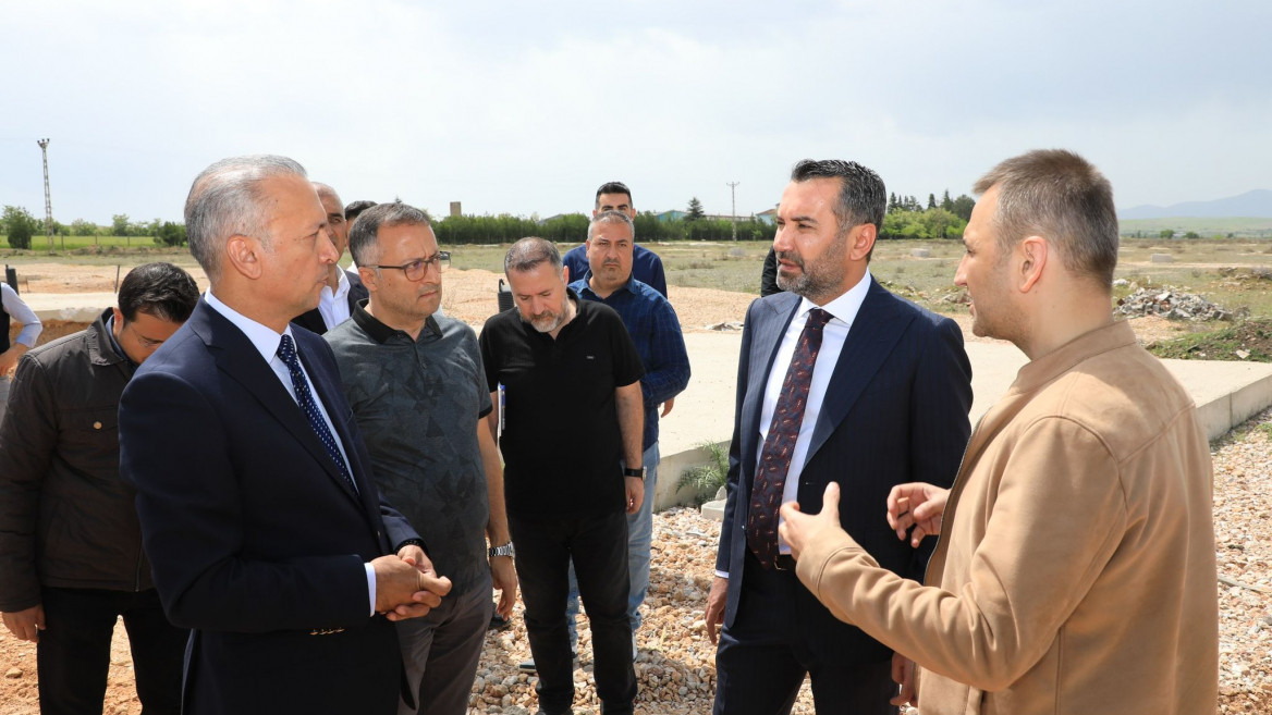 BAŞKAN ŞERİFOĞULLARI, BATI PRESTİJ KONUTLARI SAHASINDA İNCELEMELERDE BULUNDU