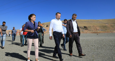 Başkan Şerifoğulları 'Briketçi-Kiremitçiler Sitesi' İnşaat Alanında İncelemelerde Bulundu