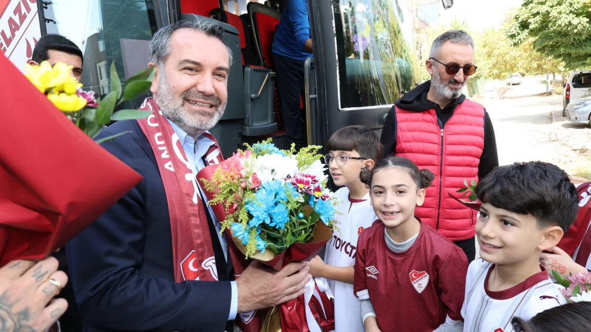 Başkan Şerifoğulları, 'Elazığspor Günleri'nde Öğrencilerin Coşkusuna Ortak Oldu