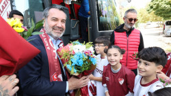 Başkan Şerifoğulları, 'Elazığspor Günleri'nde Öğrencilerin Coşkusuna Ortak Oldu
