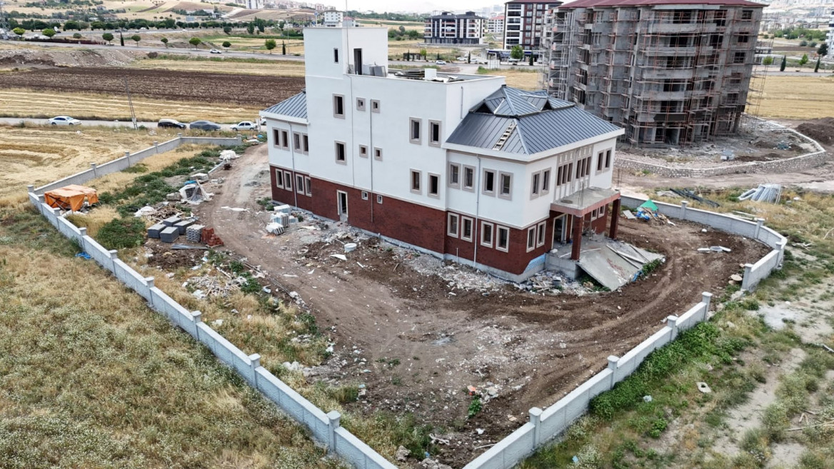 BAŞKAN ŞERİFOĞULLARI, İNCELEMELERİNE DEVAM EDİYOR