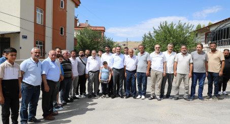 BAŞKAN ŞERİFOĞULLARI KIZILAY VE KARŞIYAKA MAHALLESİ'NDE BAŞKAN ŞERİFOĞULLARI: 'BİR AY İÇERİSİNDE 255 KONUTUN İHALESİ GERÇEKLEŞECEK'