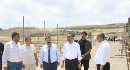 Başkan Şerifoğulları, Kurban Satış ve Kesim Alanında İncelemelerde Bulundu