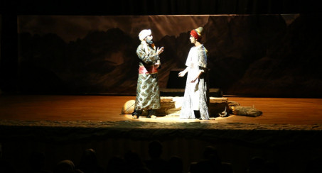 Sanatseverlerden 'Yunus Emre' Tiyatro Oyununa Büyük İlgi