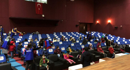 Belediye Gençlik Meclisi Depremzede Çocukları Unutmadı