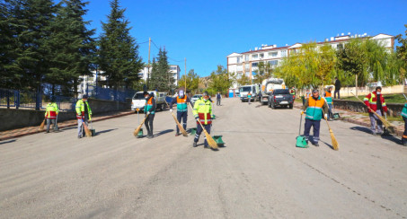 Belediye Temizlik Ekipleri Ulukent'te