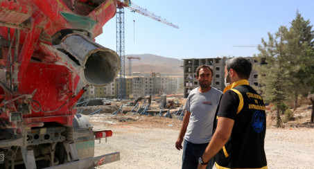 Belediye Yollara Zarar Veren Beton Mikserlerine Göz Açtırmıyor