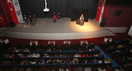 'Bizim Akif' Tiyatro Oyununa Sanatseverlerden Yoğun İlgi