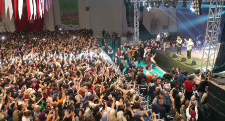 Burak Bulut ve Kurtuluş Kuş, Elazığ'da Hayranlarıyla Buluştu