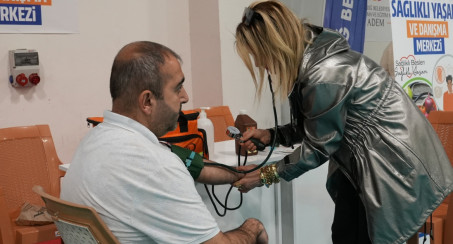 Çocuklar Eğleniyor, Aileler Elazığ Belediyesi'nin Hizmetleri Hakkında Bilgi Alıyor