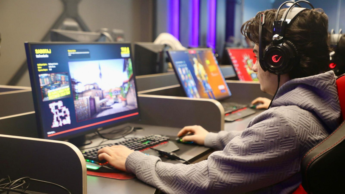 E-Spor Merkezi, FÜ E-Spor Topluluğu'nu Ağırladı