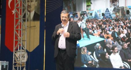 Eğitimci-Yazar Hayati İnanç Söyleşisine Elazığlılardan Yoğun İlgi