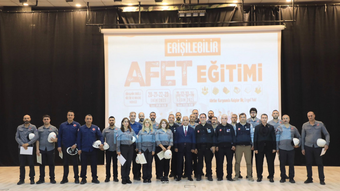Eğitimleri Başarı ile Tamamlayan ELBAK'a Belgeleri Takdim Edildi